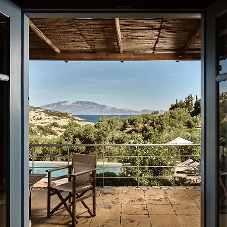 아파트 Strofilia Stone Residences *