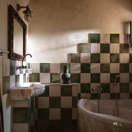 Apartment Strofilia Stone Residences