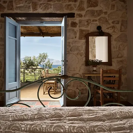 Strofilia Stone Residences דירה *