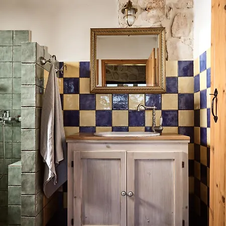 Strofilia Stone Residences *