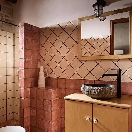 Apartment Strofilia Stone Residences