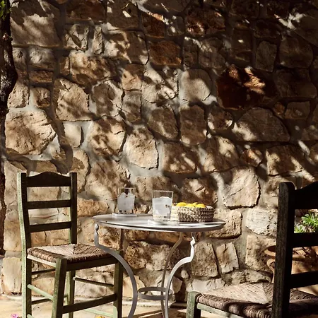 Strofilia Stone Residences *