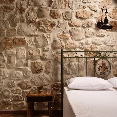 Strofilia Stone Residences *